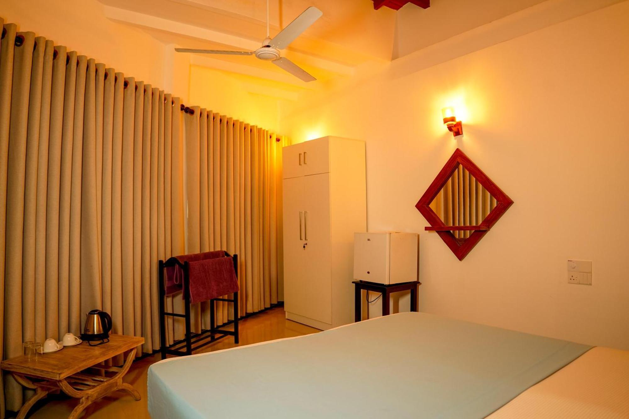 Peacock Beach Hotel Unawatuna Eksteriør billede