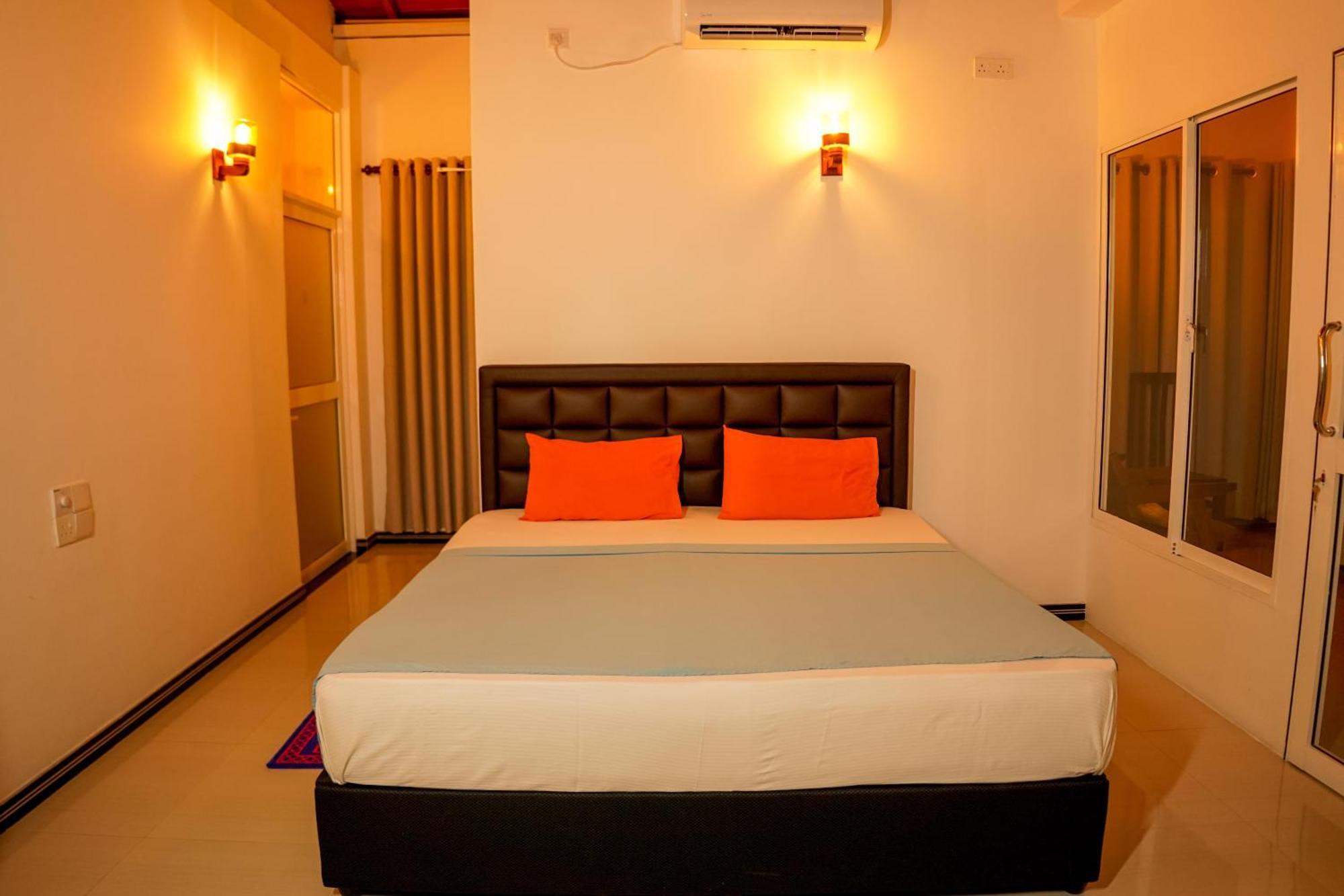 Peacock Beach Hotel Unawatuna Eksteriør billede