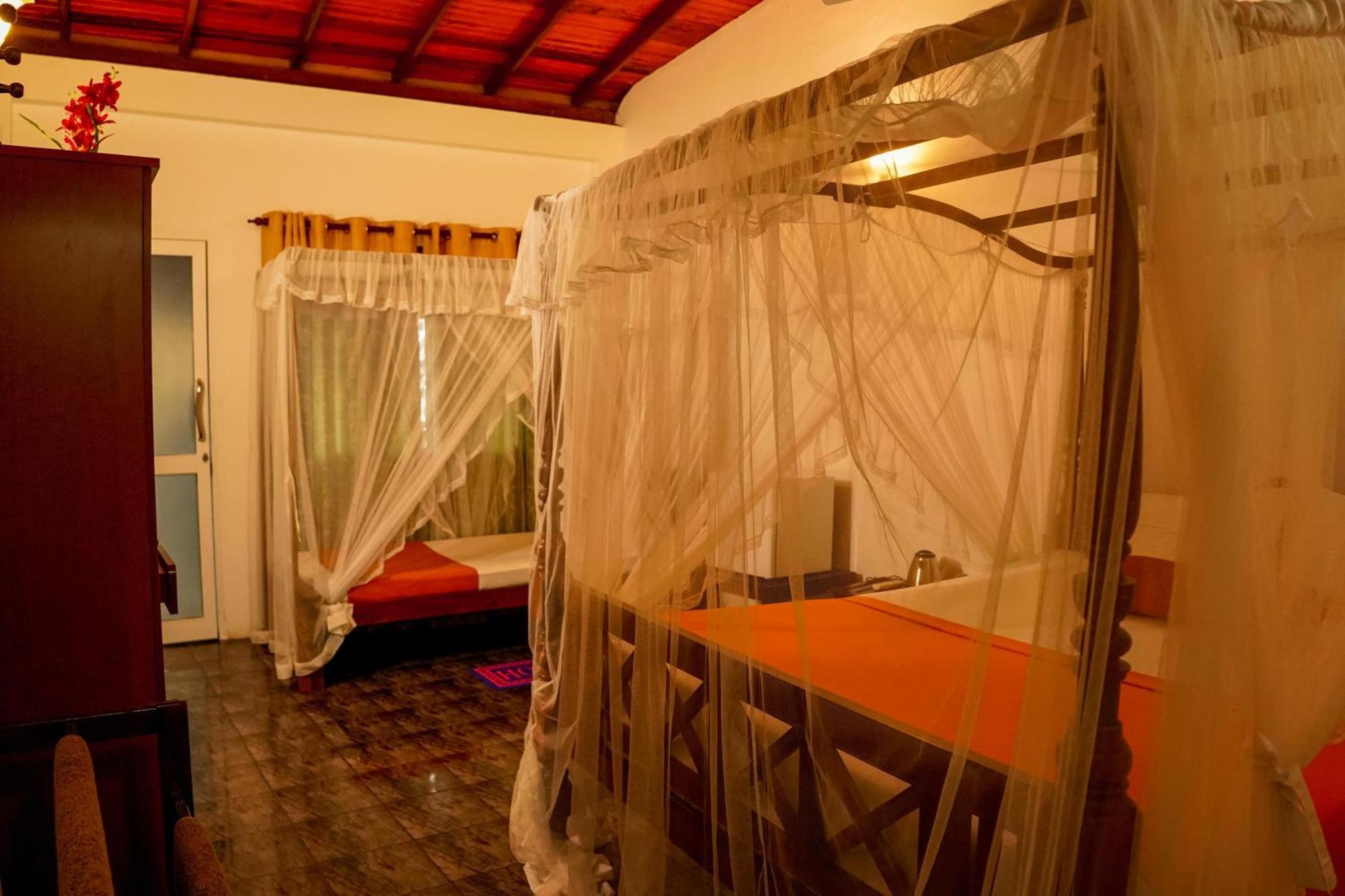 Peacock Beach Hotel Unawatuna Eksteriør billede