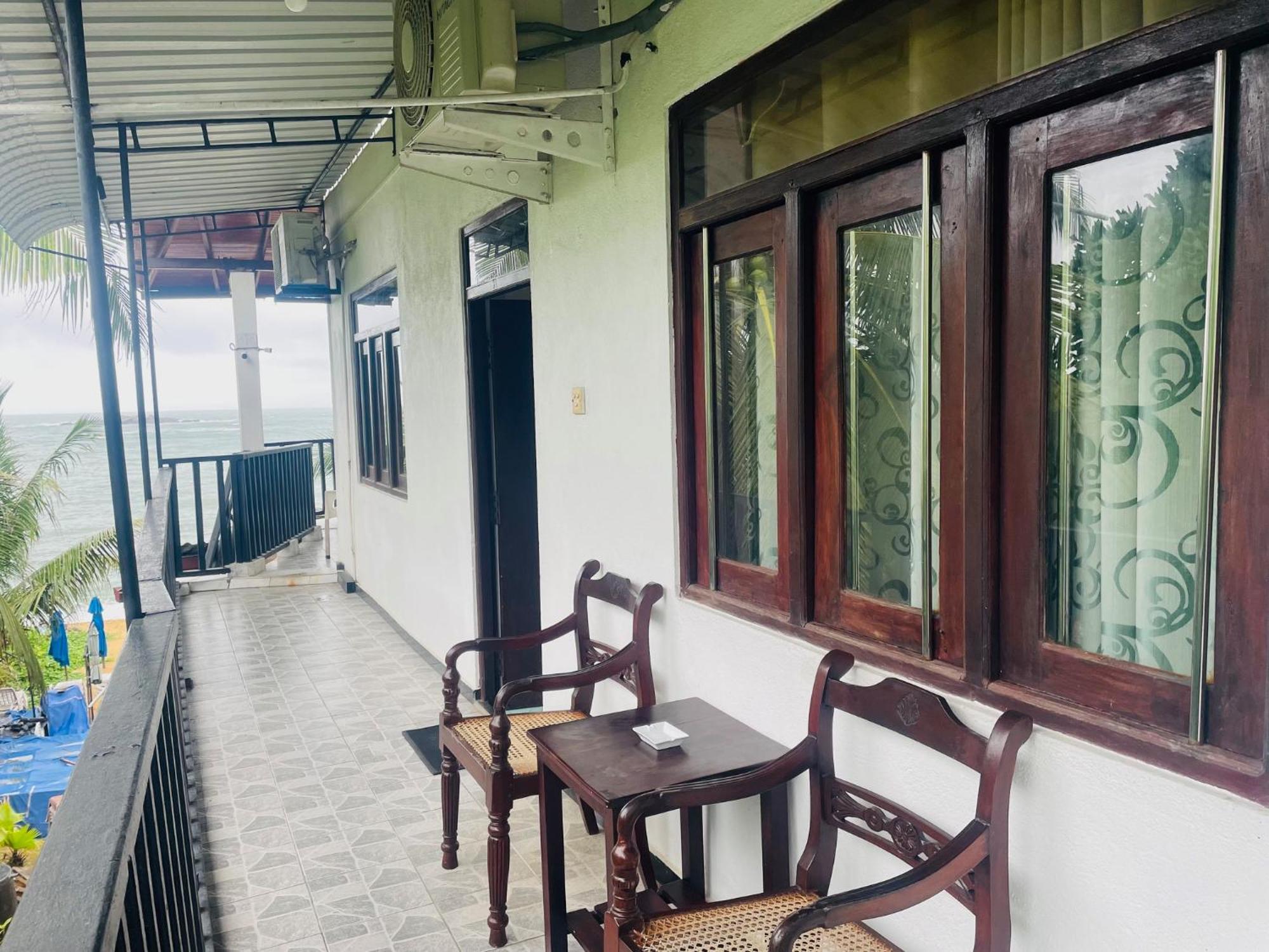 Peacock Beach Hotel Unawatuna Eksteriør billede